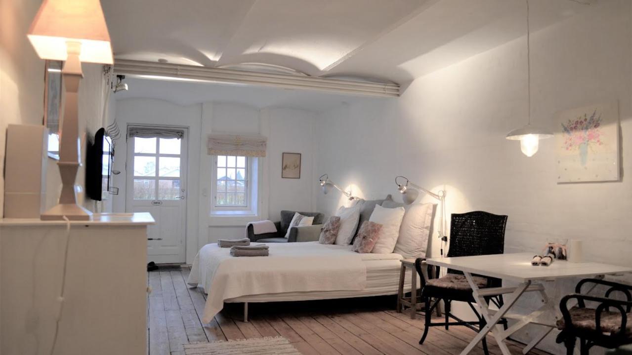 Store Ejlstrup Bed & Breakfast Odense Eksteriør billede