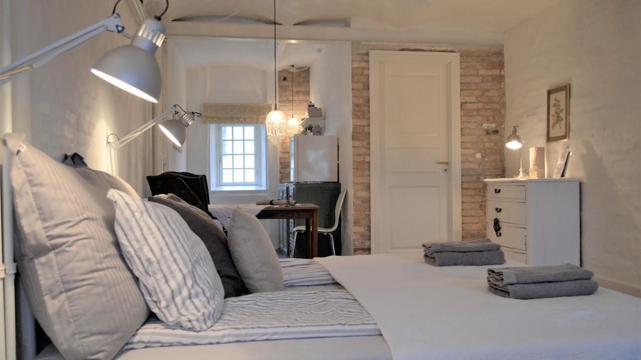 Store Ejlstrup Bed & Breakfast Odense Eksteriør billede